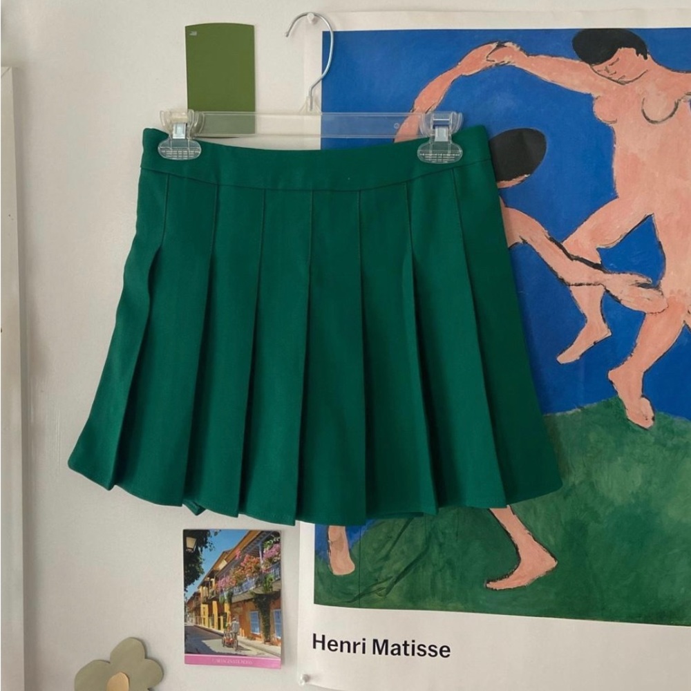 Mini green skirt